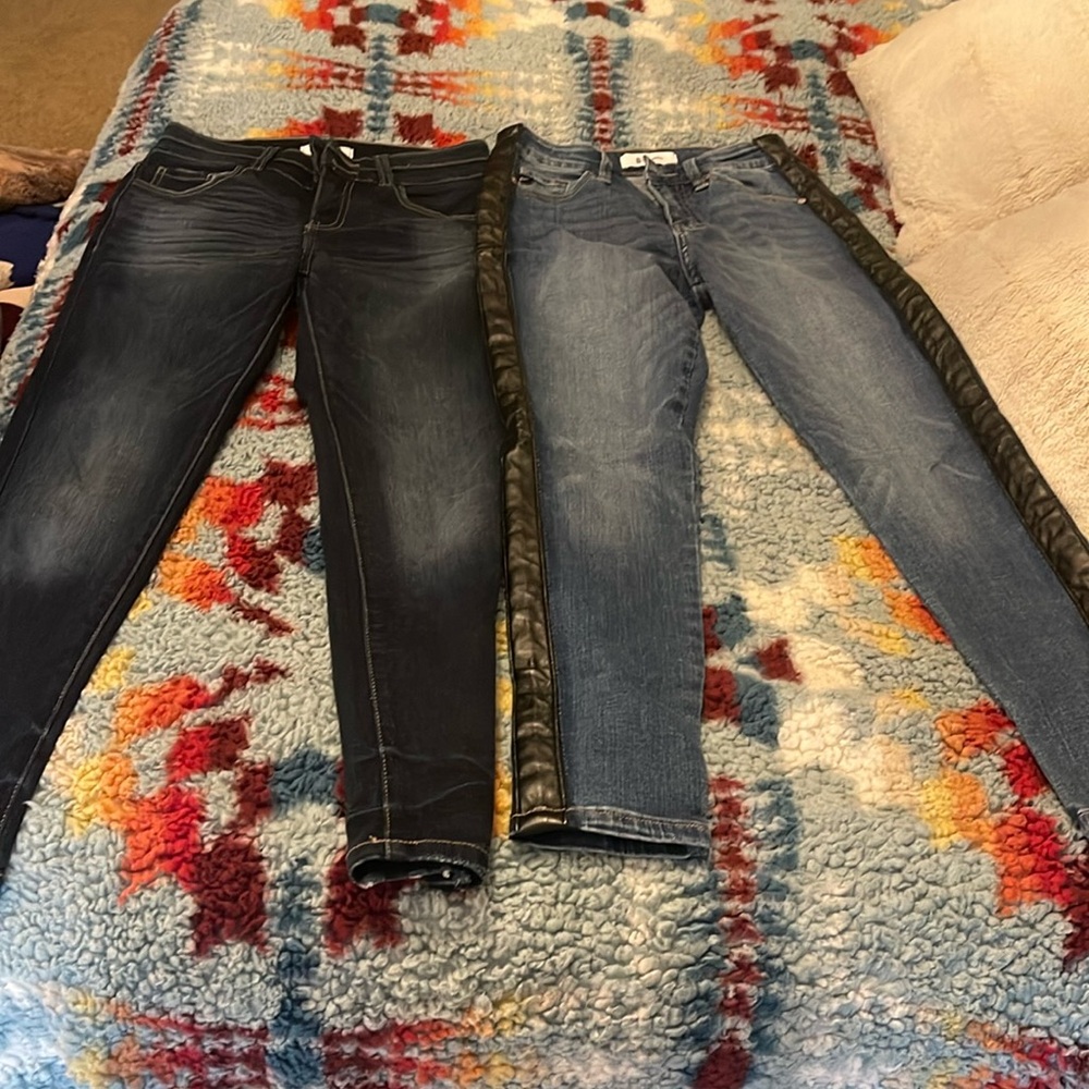 2 pairs KanCan skinny jeans 25 & 26